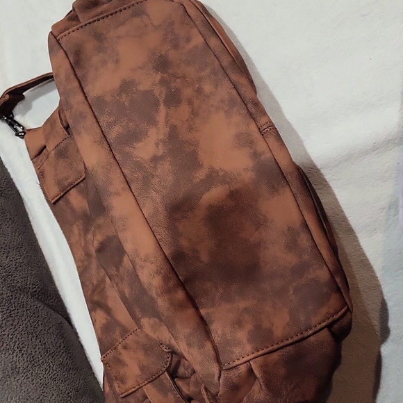 KL928 Crossbody Bag - Picture 9 of 16